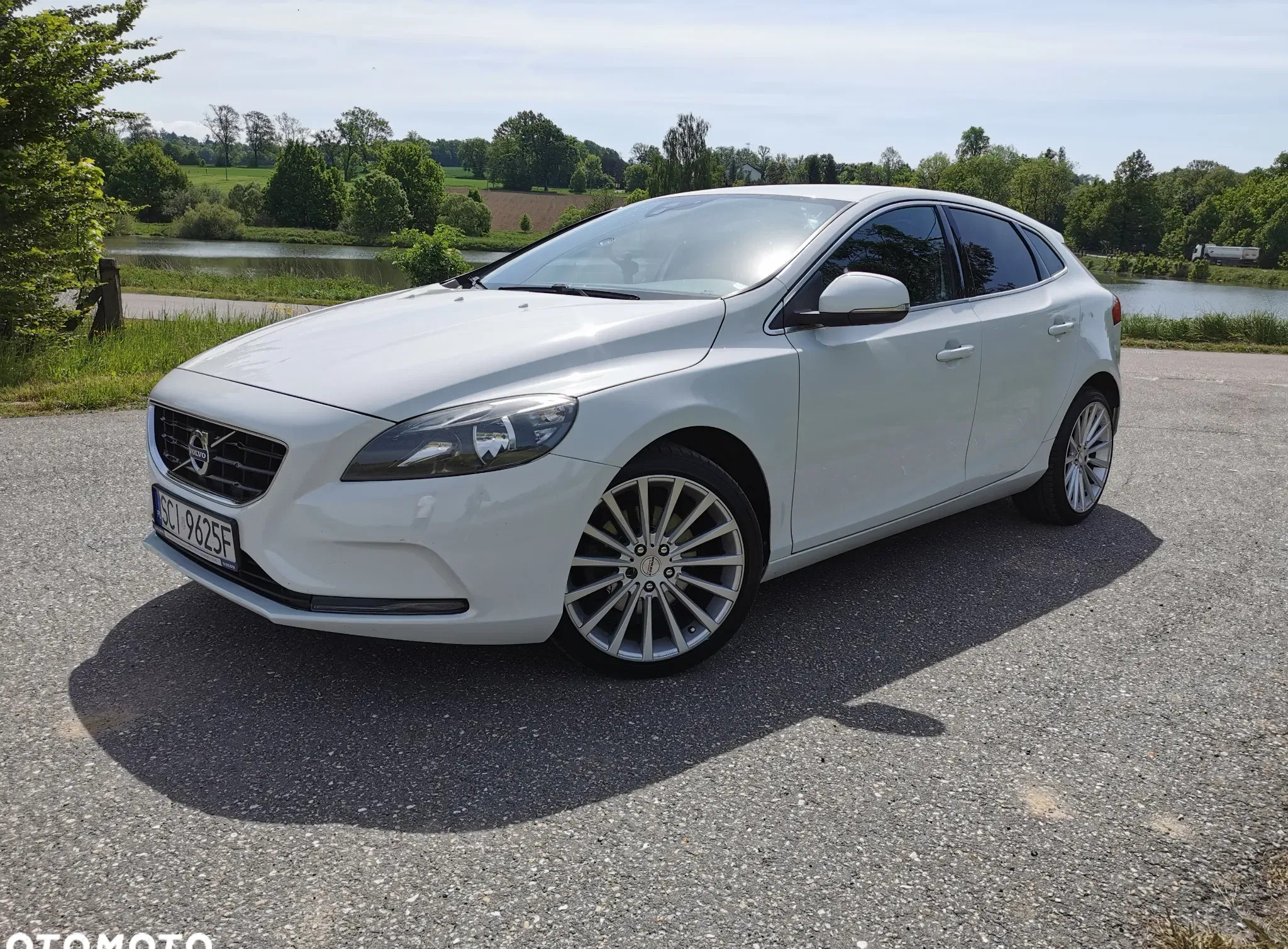 samochody osobowe Volvo V40 cena 42300 przebieg: 233783, rok produkcji 2015 z Ustroń